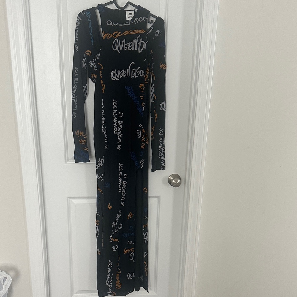H&M Black Long Sleeve Dress with Graphic Print